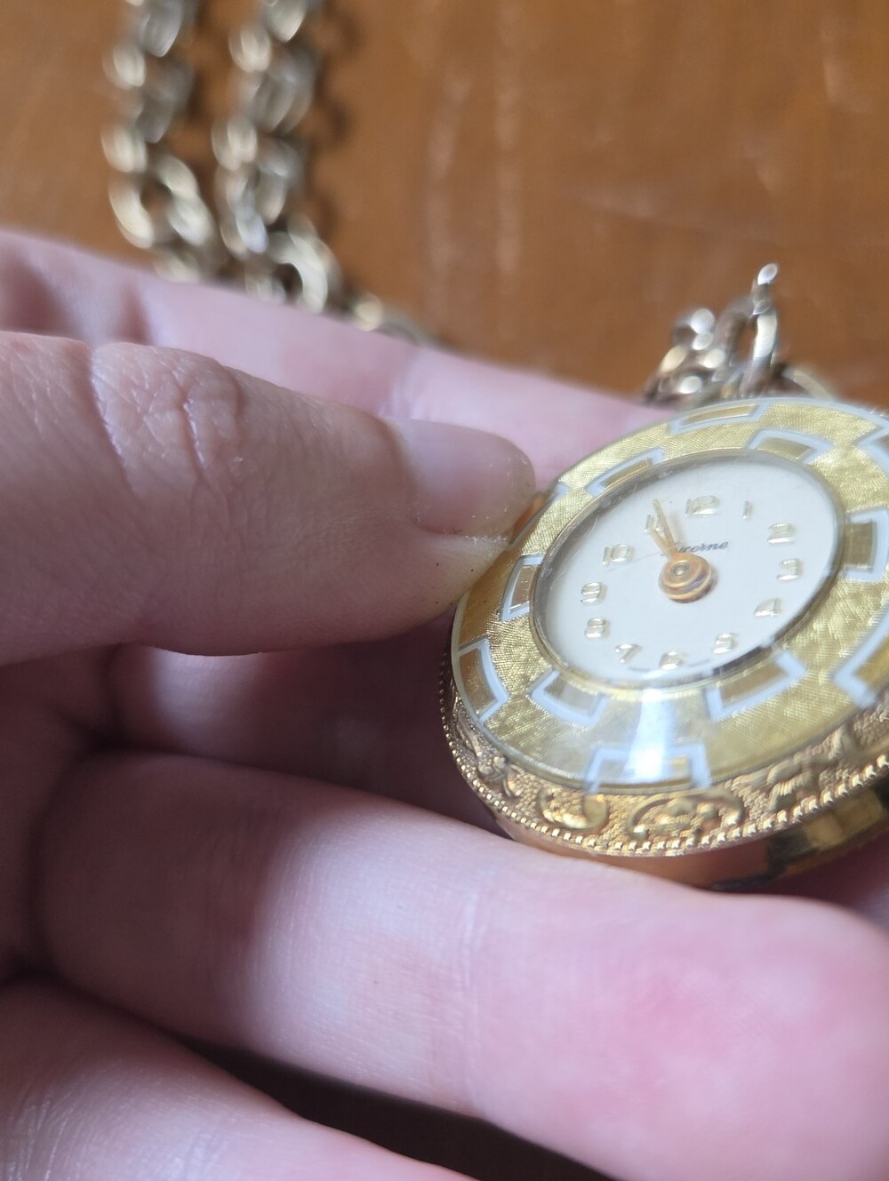 Vintage Sarah Coventry Ladies Pocket Watch DOESN'T WORK, FOR PARTS 18.5in - Picture 3 of 8